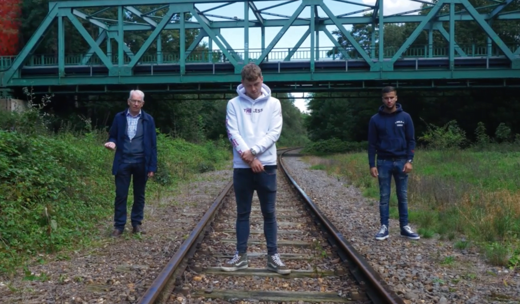 Een diverse groep buurtbewoners uit Kerkrade-West heeft samen met cultuurmakers tijdens project Ode aan Kerkrade-West een muurschildering gerealiseerd over het verleden, het heden en de toekomst van de wijk. Tijdens het proces in aanloop naar de muurschildering is Limburgse rapper en producer Vic Verhagen in gesprek getreden met de bewoners over de wijk.