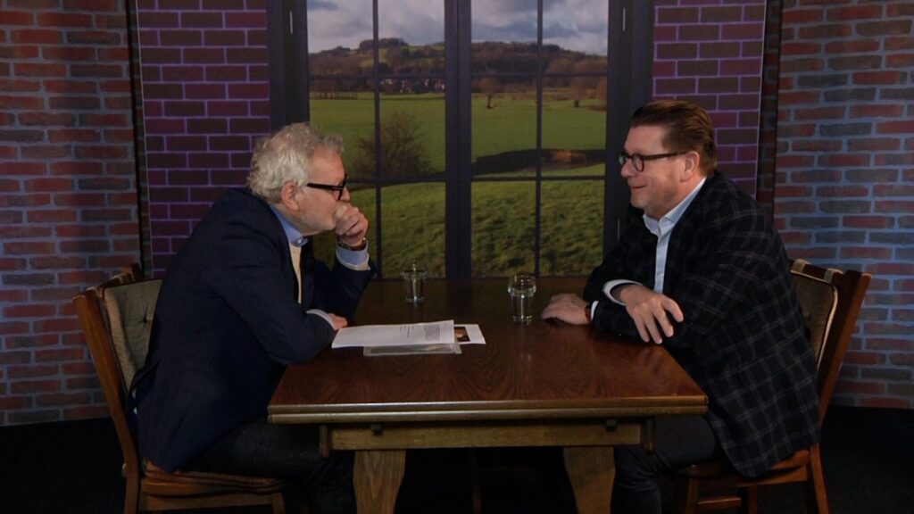 Fer Kousen wordt de nieuwe gastheer van Beleef Kerkrade TV! De achtste aflevering van het programma wordt op zondag 6 februari 2022 vanaf 13.00 uur op RTV Parkstad uitgezonden, en aansluitend in de dagcarrousel en online.