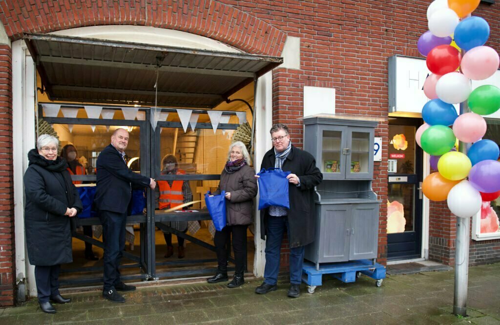 Bij HAVEN mag een bezoeker tot zichzelf komen en de rust vinden waar misschien al heel lang naar wordt verlangd. Je vindt er een luisterend oor, een kopje koffie of een zakdoek. Een bezoeker kan zich terugtrekken en omringen met stilte in een van de stiltekamers. Bij Haven oordelen of adviseren ze niet. Ze maken tijd vrij, zodat eenieder zelf kan ontdekken wat werkt om weer in zijn kracht te staan. Een plek waar je alleen maar hoeft te ‘zijn’: Just be Home.