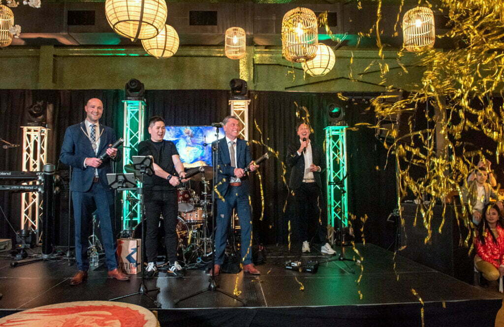 De Rodaboulevard heeft met het nieuwe fusionrestaurant Dadawan opnieuw een publiekstrekker binnengehaald. Het innoverende horecabedrijf is donderdag 12 mei officieel geopend door eigenaar Danny Deng, loco-burgemeester Tim Weijers en wethouder Bert Bejas.