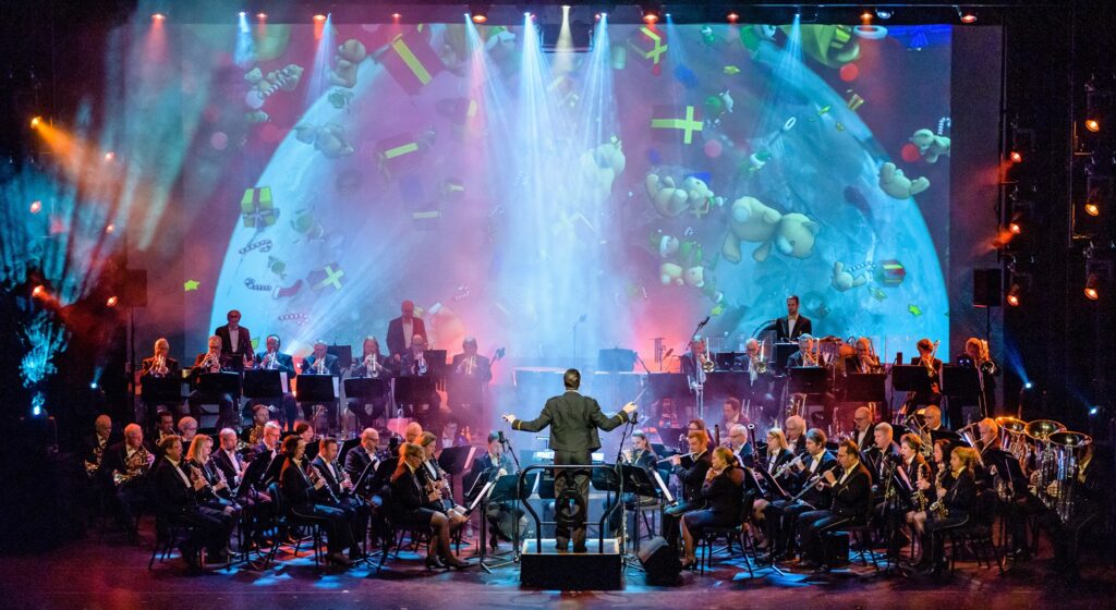 Op zaterdag 8 juli 2023 strijkt van 13.00 tot 14.30 uur het Nederlands Douane Orkest neer op de Markt in Kerkrade voor een spetterend pleinconcert. Tijdens dit gratis toegankelijk concert zullen er instrumentale topsolisten te horen zijn vanuit het orkest en zal ook de slagwerkgroep van het Nederlands Douane Orkest te horen zijn als steel- en sambaband. Afwisselend met het orkest zullen zij u in tropische vakantiesferen brengen.