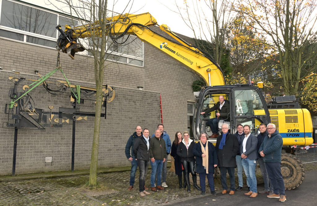 Op donderdag 9 november 2023 gaf wethouder Tim Weijers (Vastgoed) op ludieke wijze het startschot voor de verbouwing van het voormalig gebouw van het Sancta Maria College. Met een hijskraan werd het oorspronkelijke kunstwerk van de school verwijderd om zo de start van de werkzaamheden in te luiden.