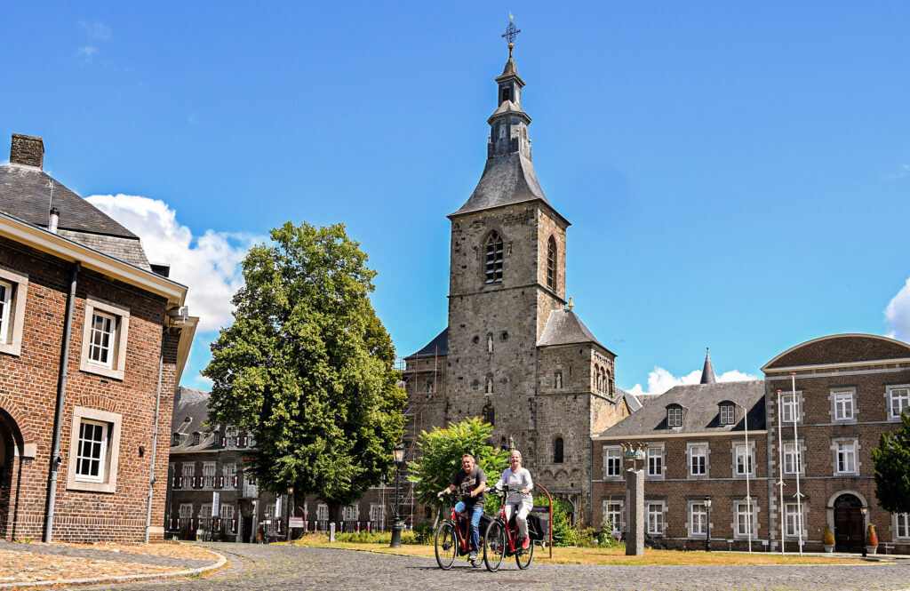 Kerkrade heeft er een verrassende nieuwe fietsroute bij: een tocht van 17 kilometer die natuur, cultuur en geschiedenis met elkaar verbindt. Perfect voor een zomers uitje, ook met kinderen.