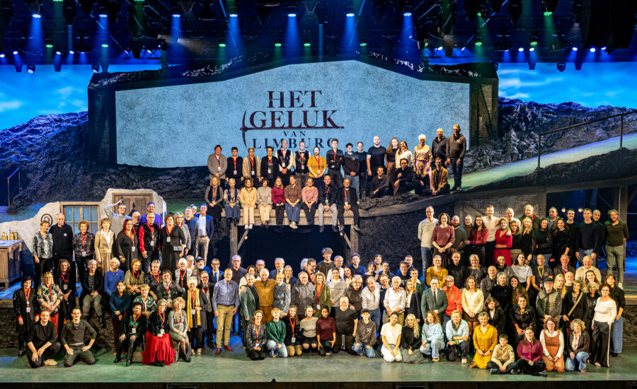 Groepsfoto laatste voorstelling Het Geluk van Limburg op 28 december 2025