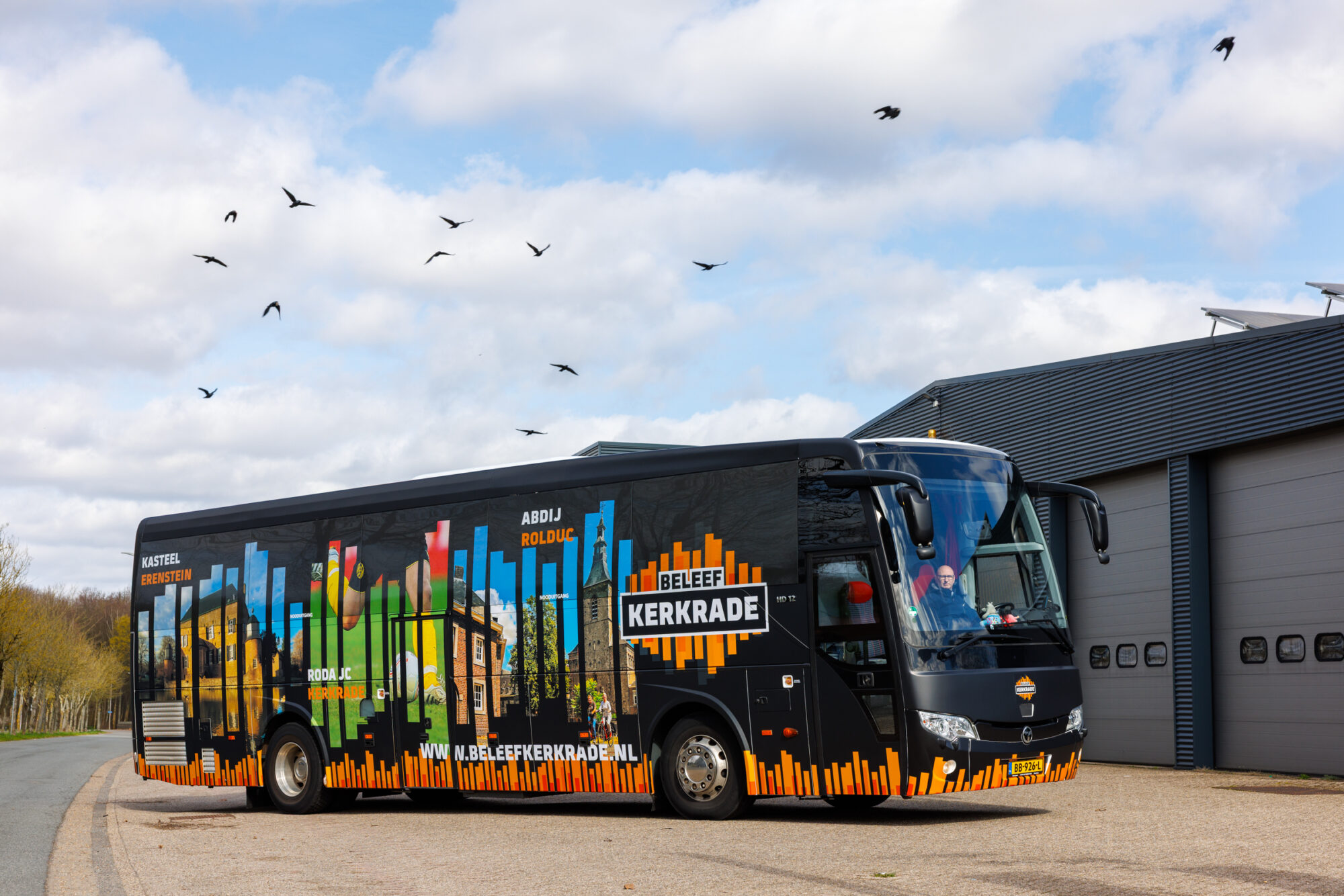 Een foto van de Beleef Kerkrade touringcar